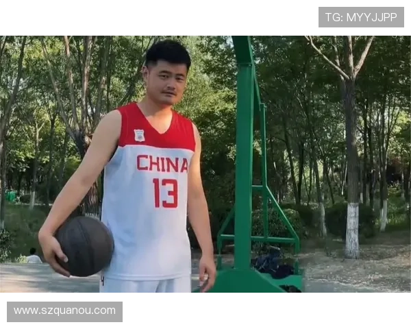 姚明暴走表情引发热议网友纷纷模仿展现篮球激情与幽默感